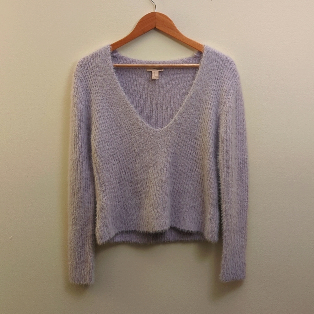 Forever21 Women's Lilac Fuzzy V-Neck Cropped Sweater